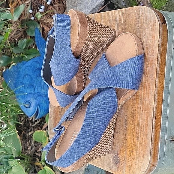 Aerosoles Denim Sling Back Wedge Sandals with 4 inch Heel-Size 8 - Picture 1 of 8